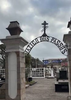 Cemitério em Santos Guarda Mistério do Início do Século Passado