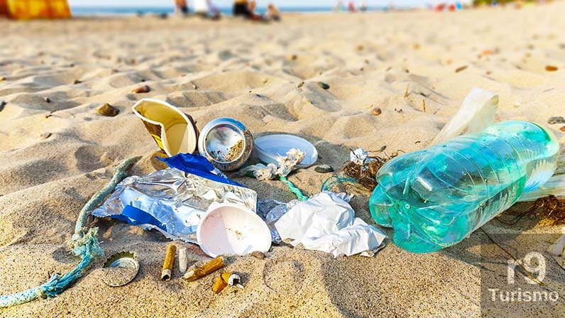 Lixo e Percepção Ambiental: O Desafio da Praia do Gonzaguinha em São Vicente SP